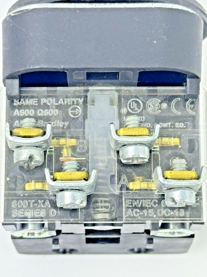 ALLEN-BRADLEY - 800T-QTH2R SER. U - RED ILLUMINATED PUSH BUTTON W/ BLOCK