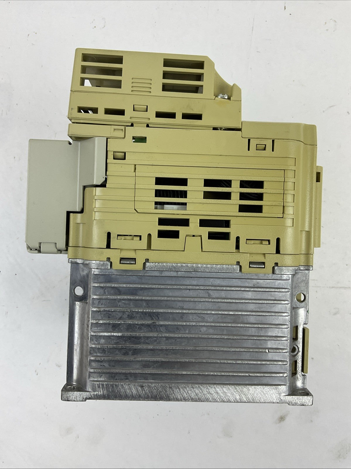 YASKAWA CIMR-VU4A0011FAA REV: C V1000 AC DRIVE OUTPUT 3PH 0-480V 11.1/9.2A