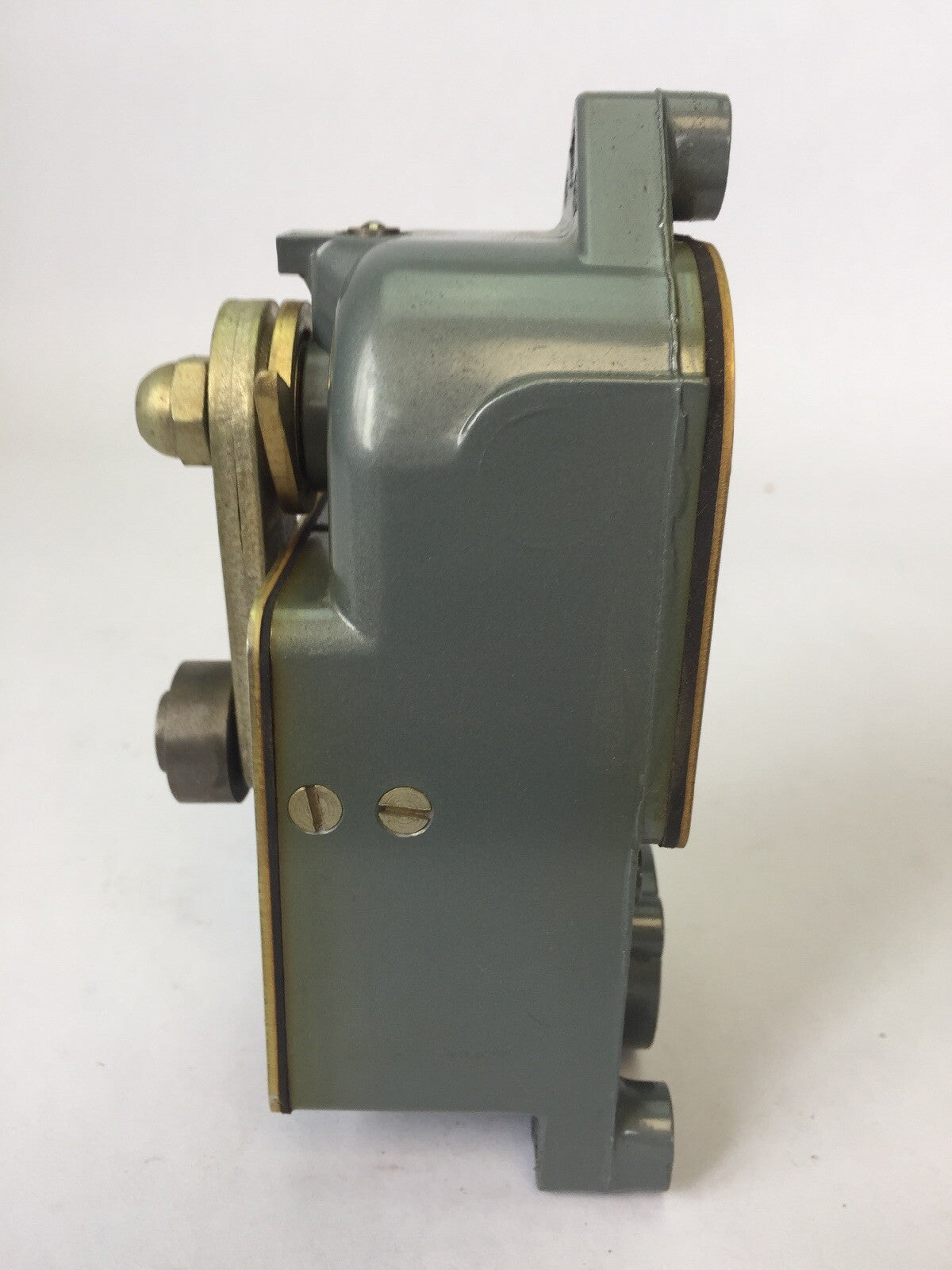 ALLEN BRADLEY 801-ASC3-13 LIMIT SWITCH ROLLER LEVER 600V AC/DC 1NO-1NC CONTACT