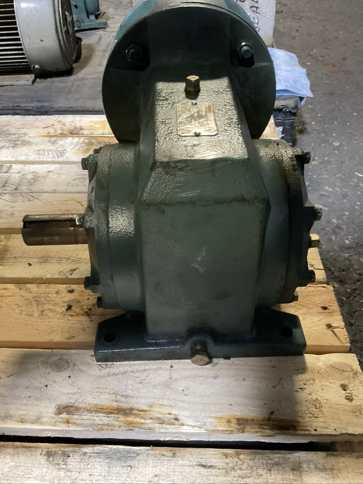 DODGE 180WM28A13 RATIO 12.7 INPUT RPM 1750 OUTPUT RPM 138 INPUT 5HP GEAR REDUCER