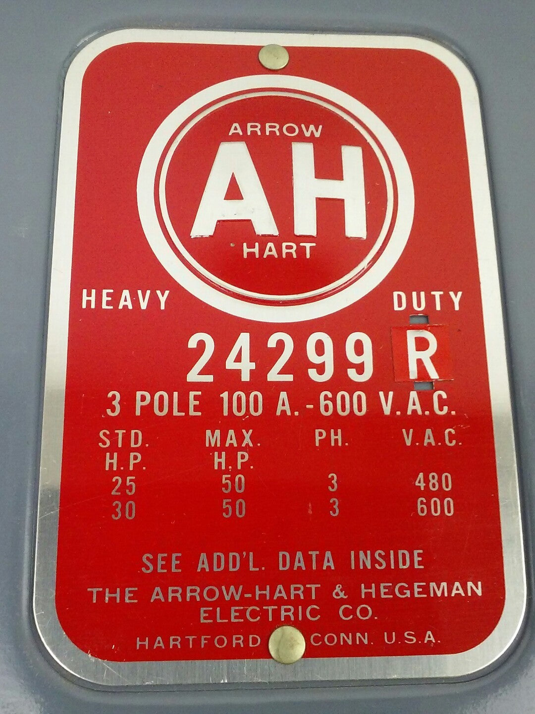 ARROW HART 24299R FUSIBLE ENCLOSED SWITCH TYPE HD, 3P, 3PH, 100A, 600V, NEMA 1