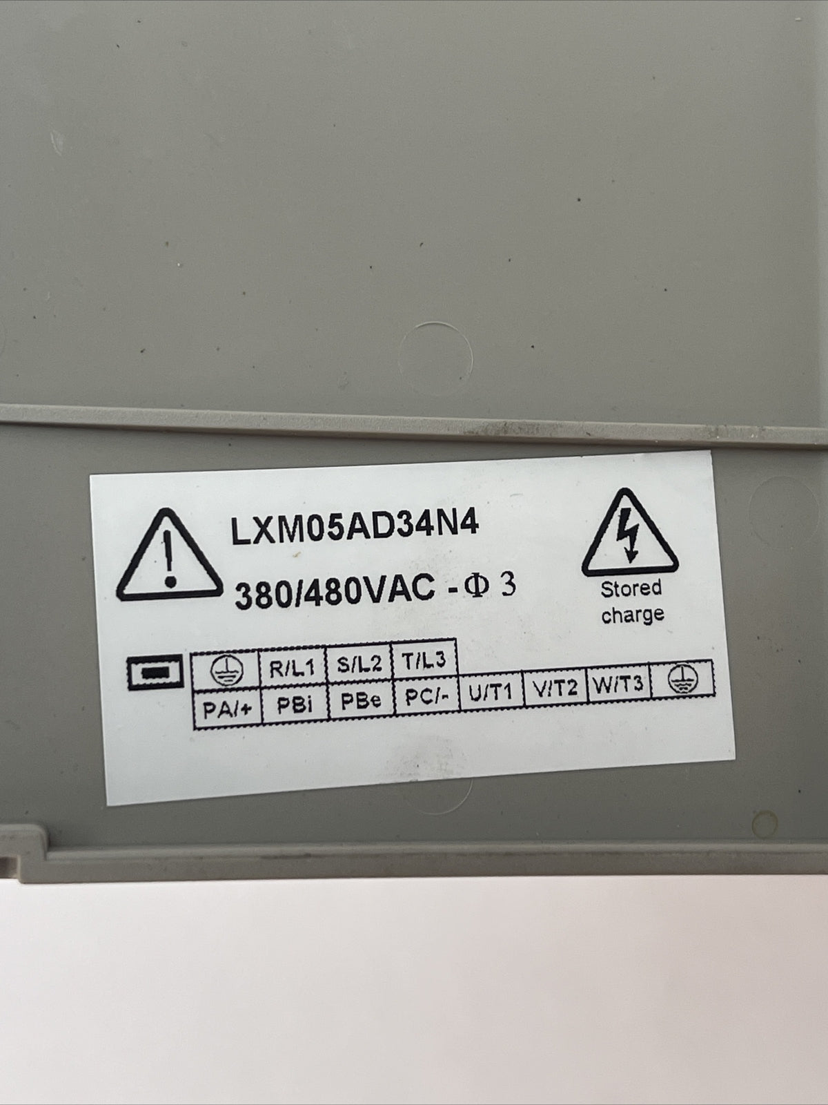 SCHNEIDER ELECTRIC I2TLXM05AD34N4 380/480VAC 3kW LEXIUM 05