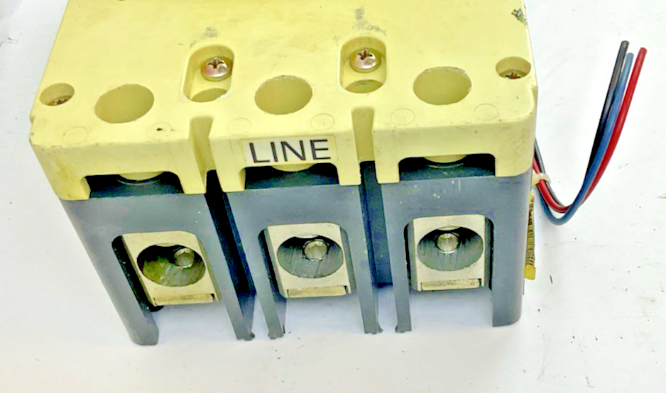 CUTLER-HAMMER KD3400F 400A 3POLE 600VAC 250VDC W/ KT3300T 300A TRIP UNIT A1X3PK