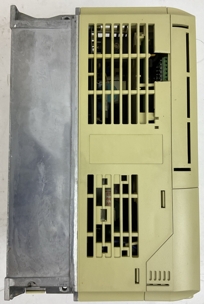 YASKAWA CIMR-P7U45P5 AC DRIVE OUTPUT 3PH 0-480V 12.5A 9.5kVA INPUT 3PH 380-480V