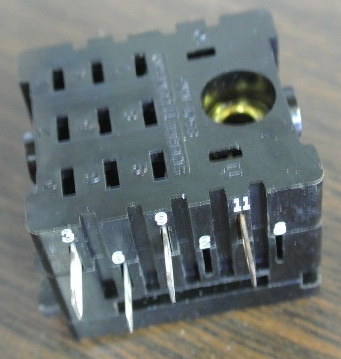 SQUARE D NK32 Series A - SOCKET - NEW SURPLUS