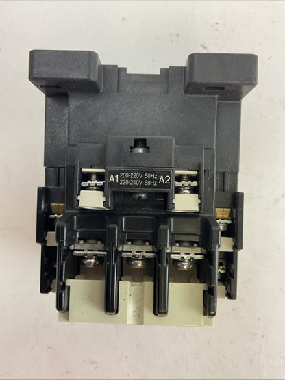 FUJI SC-N2 SC35BAA CONTACTOR 3NC1 600VAC 3PH 30HP 60A COIL 220-240V 60HZ