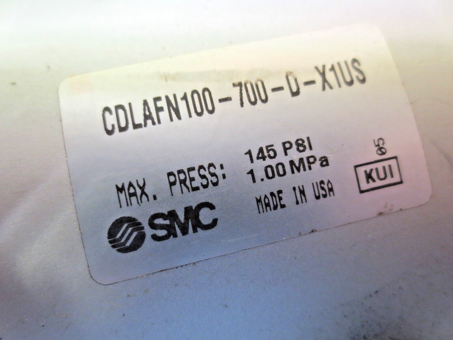SMC CDLAFN100-700-D-X1US PNEUMATIC CYLINDER 145 PSI MAX PRESSURE 1.0 MPa