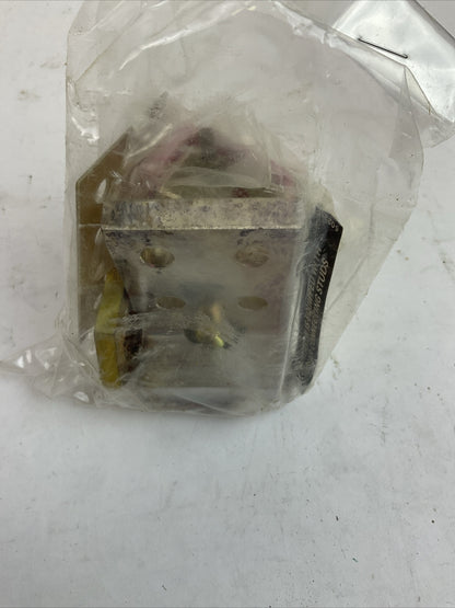 SIEMENS RS5773 REAR CONNECTING STUD USE WITH FRAM TYPE J, JD
