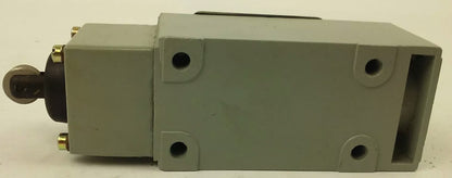 GE, CR115G214, LIMIT SWITCH, 600V MAX, 10 AMP, 600V MAX, 2 NO- 1 NC CONTACT, NEW