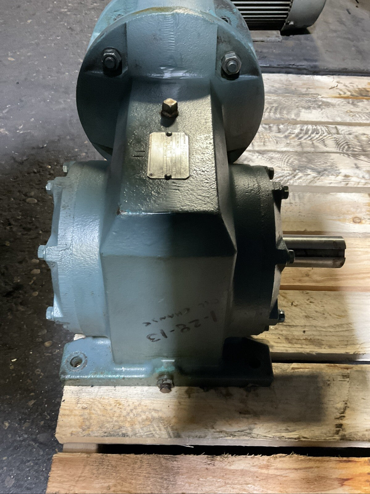 DODGE 180WM28A13 GEAR REDUCER RATIO 12.7 INPUT RPM 1750 OUTPUT RPM 138 INPUT 5HP