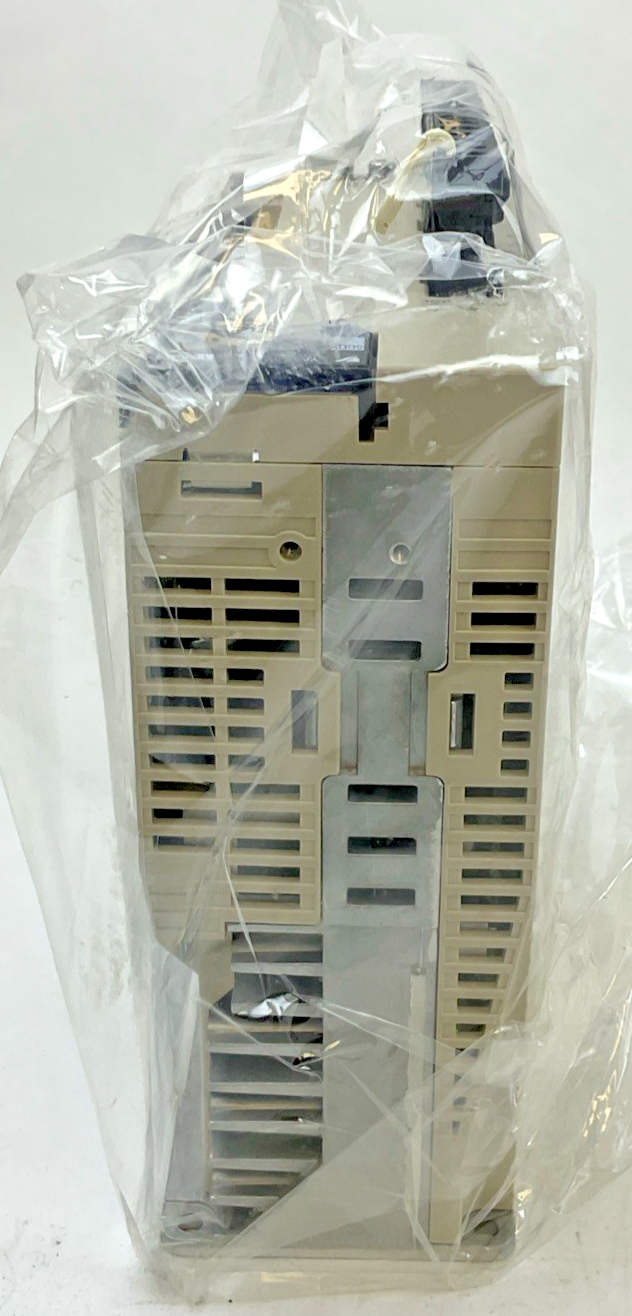 YASKAWA SGDV-2R8F11A002000 SERVO DRIVE 3PH 9.4A 230V 400HZ