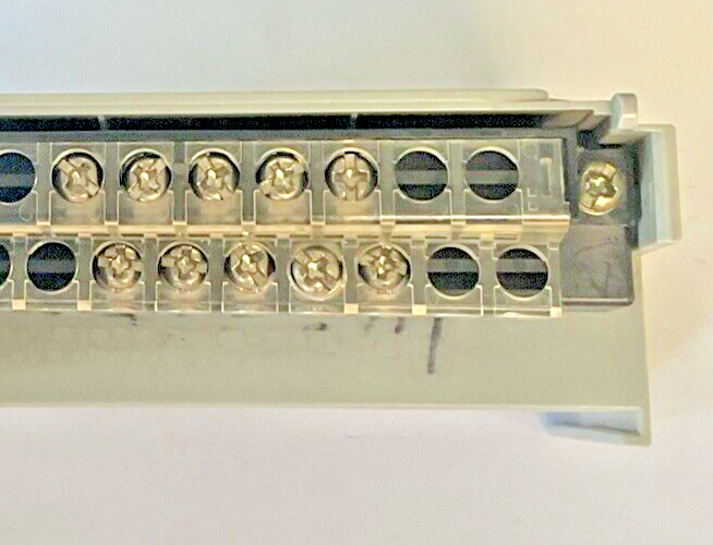 ALLEN BRADLEY 1769-OW8 RELAY MODULE SER.A REV.1 FWREV 1.1