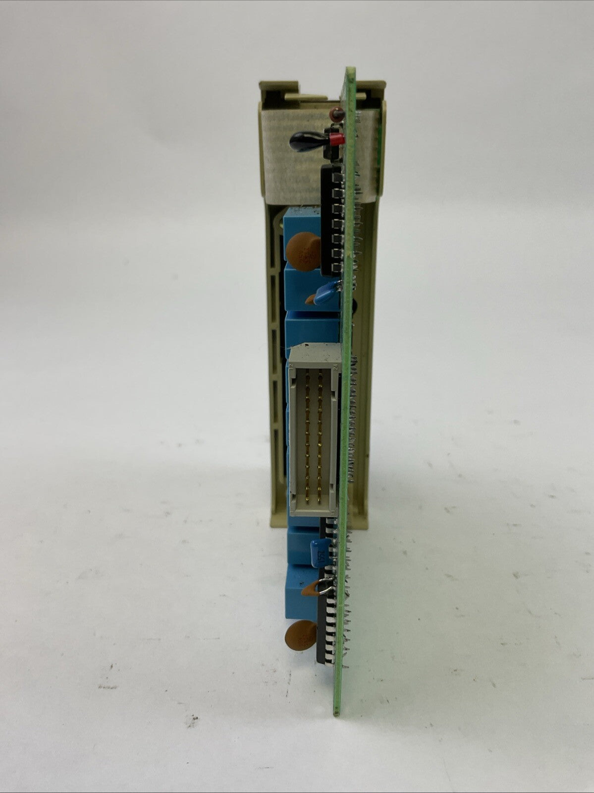 HITACHI POM-RH OUTPUT MODULE 33016133-6 (MISSING LOCKING TABS)