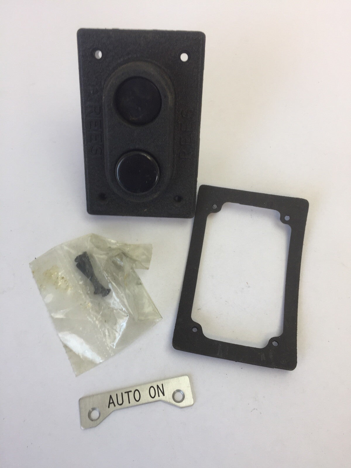 REES 00580-001 PUSHBUTTON SWITCH BLACK AUTO ON