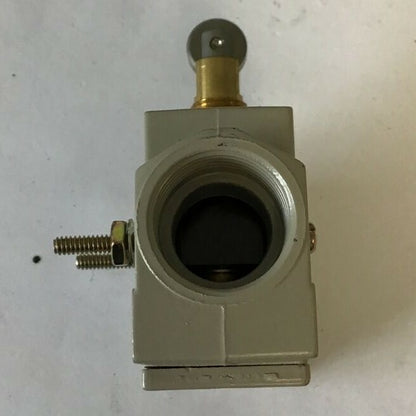 OMRON ZE-Q21-2S LIMIT SWITCH 250VDC 480VAC 15A 1/2HP