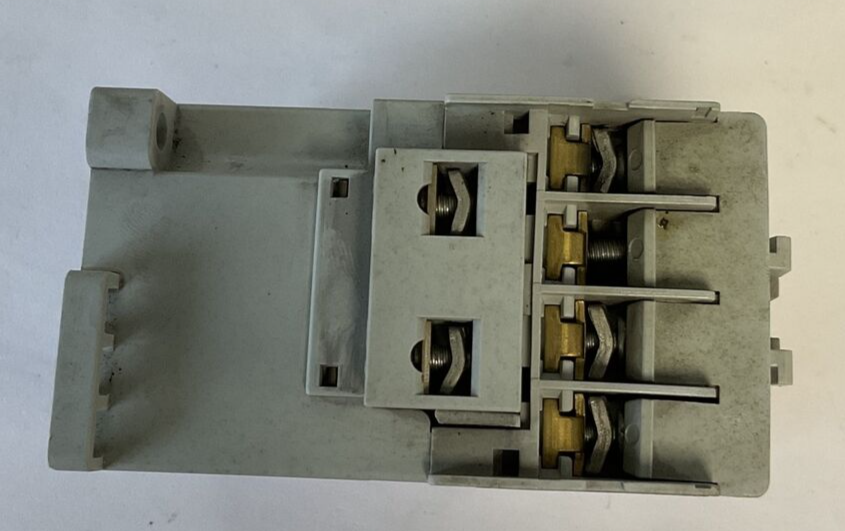 ALLEN BRADLEY 700-CF220* CONTACTOR SER.A 600VAC 25AMPS