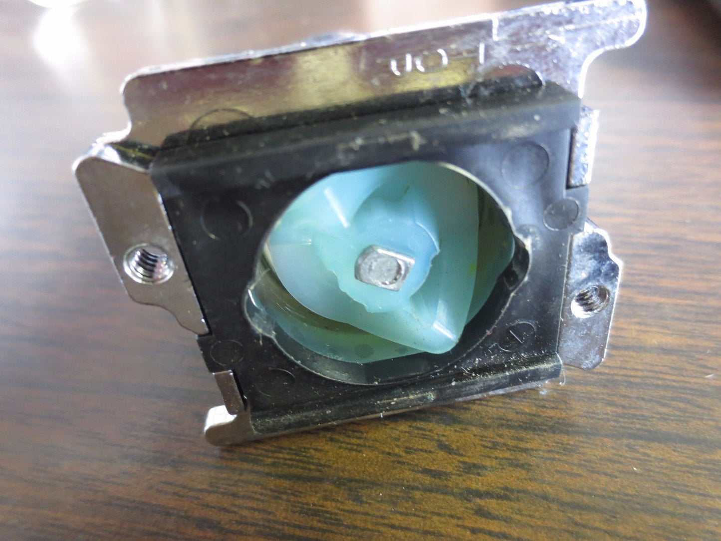 2-POSITION LOCK WITH 2 KEYS - ALLEN-BRADLEY? CAM 1 0510 - CONTROL PANEL SWITCH?