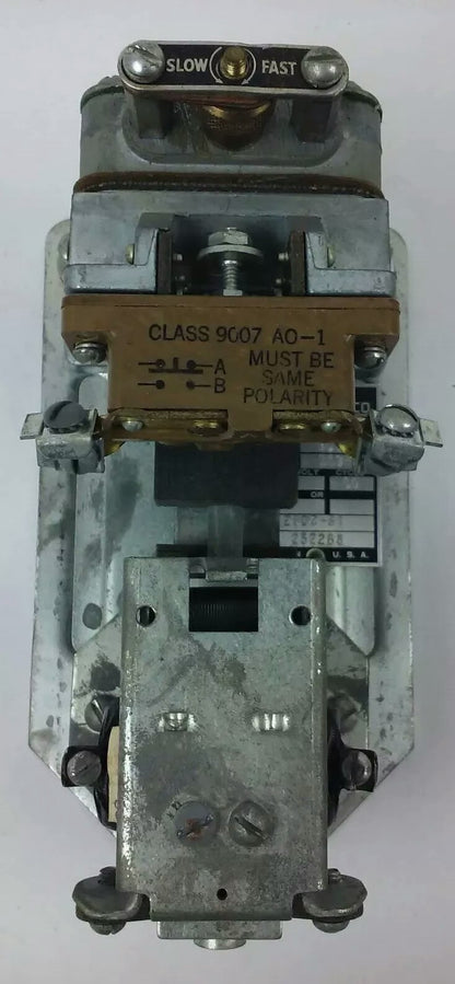 SQ. D CLASS 9050 TYPE RO-9E, AC PNEUMATIC TIMING RELAY, 110V, 60HZ, 15A, NEW