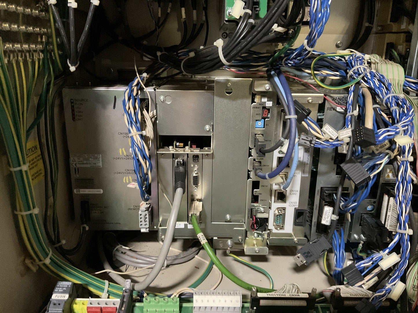 YASKAWA YR-MH00005-E10 WELDING DX100/MH5 TYPE ERDR-MH00005-B32 3PH 480V 50/60HZ