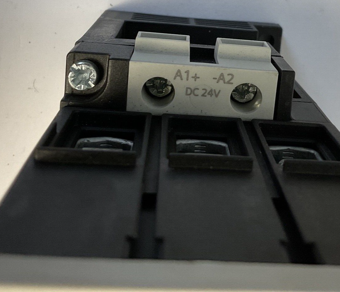 SIEMENS 3RT1034-1BB40 CONTACTOR 50/60HZ 45A 600VAC