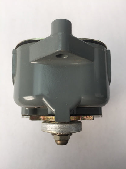 ALLEN BRADLEY 801-ASD17 LIMIT SWITCH ROLLER LEVER 600V AC/DC N.O.-N.C. CONTACT