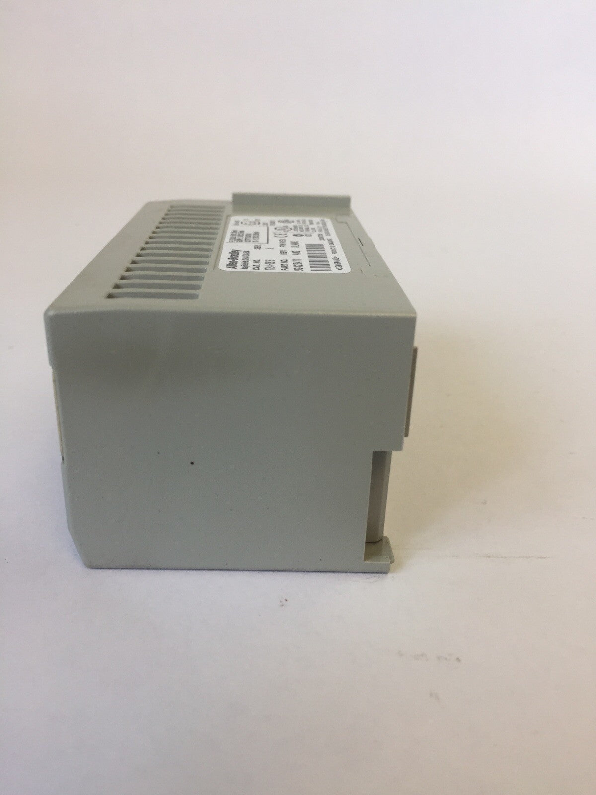 ALLEN BRADLEY 1794-OB16P SER A REV A02 F/W REV BLANK 24VDC SOURCE OUTPUT