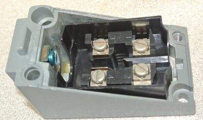 ALLEN-BRADLEY 802T-A2P Ser. F / OILTIGHT PLUG-IN LIMIT SWITCH / NEW SURPLUS
