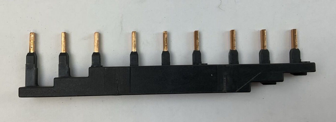 ALLEN BRADLEY 140M-C-W453N SER A COMPACT BUSBAR 600VAC 64A