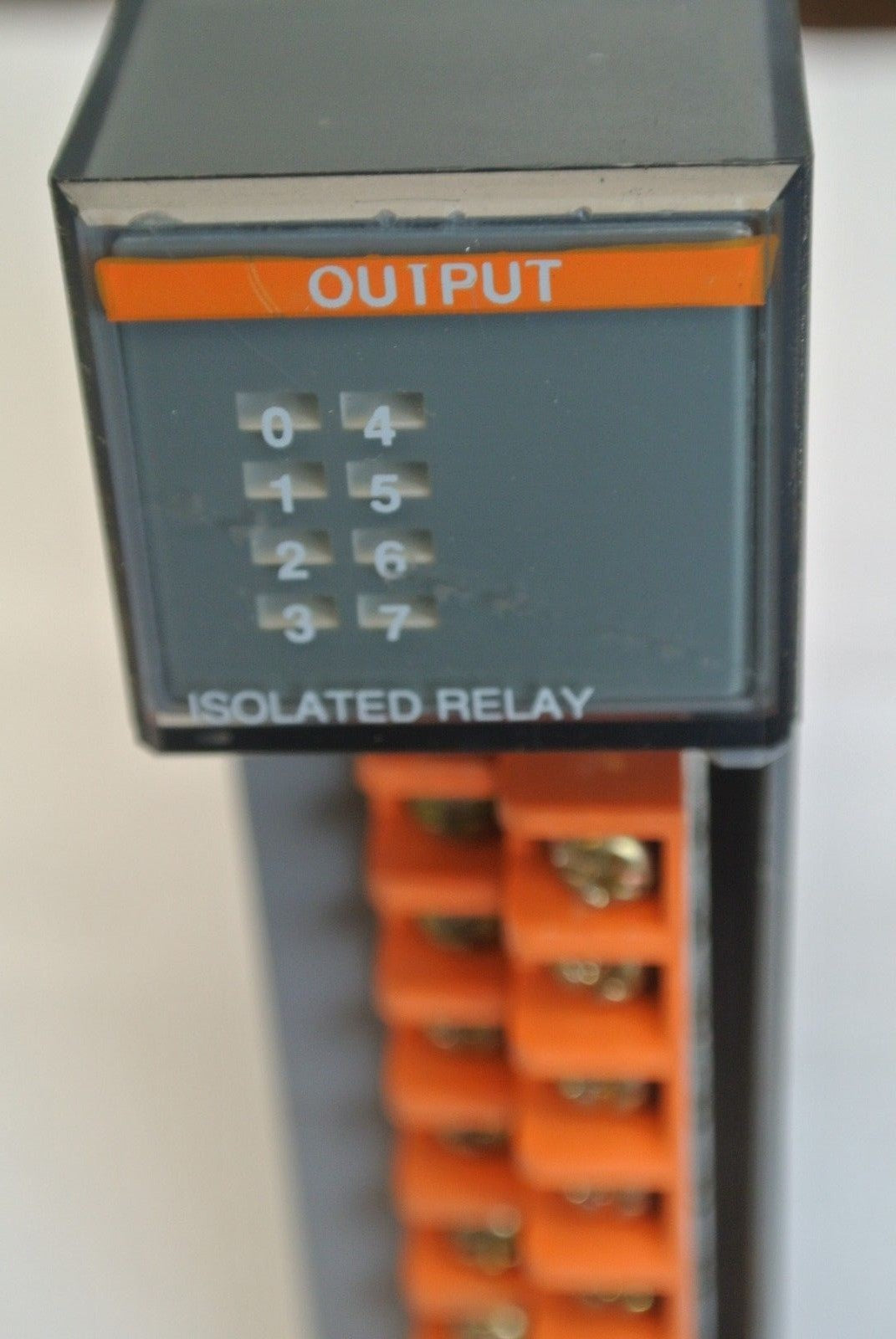 ALLEN-BRADLEY 1746-OX8 Ser. A- SLC500 OUTPUT MODULE  5-250VAC, 5-125VDC NO COVER