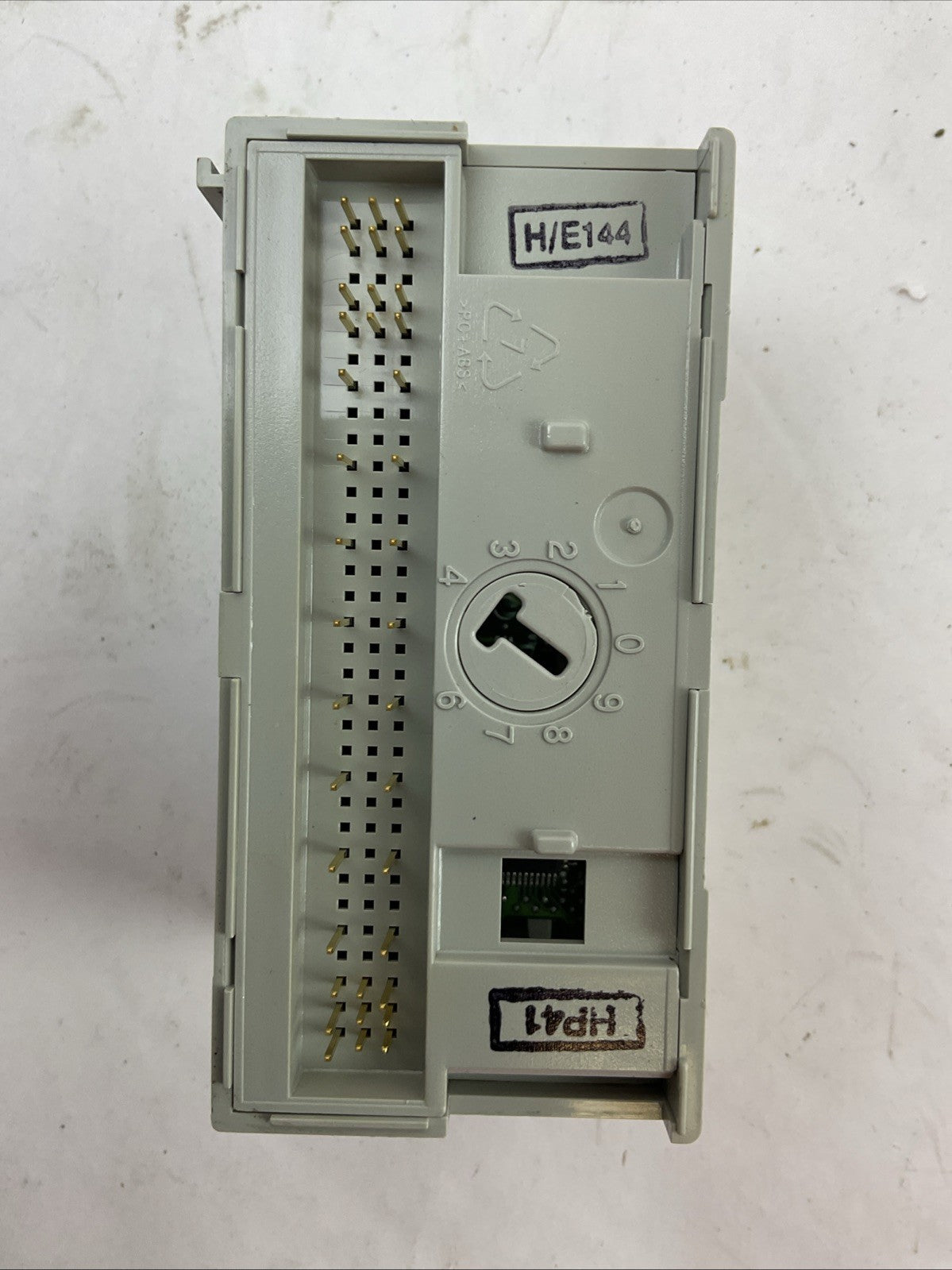 ALLEN BRADLEY 1794-OW8 SER A REV B01 RELAY OUTPUT MODULE