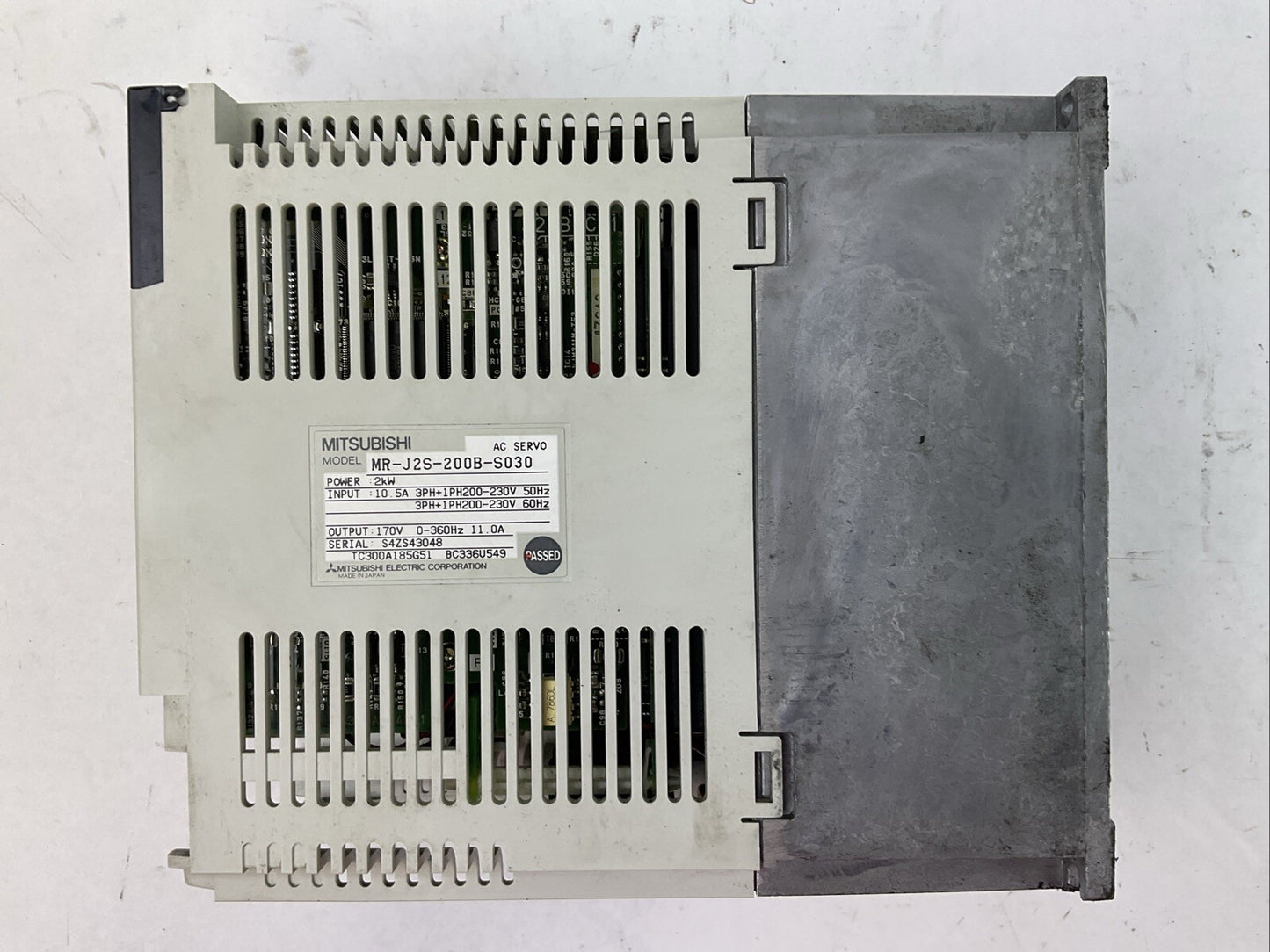 MITSUBISHI MR-J2S-200B-S030 AC SERVO OUTPUT 170V 11A INPUT 200-230V POWER 2kW