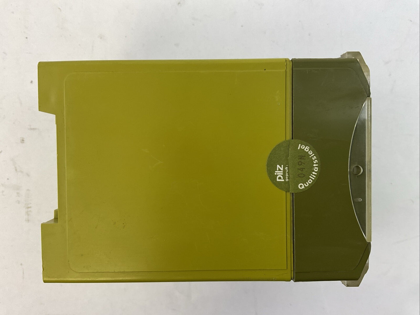 PILZ P4B-2NB SAFETY RELAY TB:10SEC UST: 240VAC 10VA D1D2D3: 250VAC 8A 1100VA