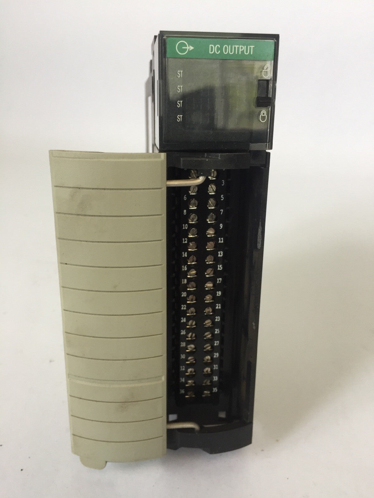ALLEN BRADLEY 1756-0B32 DC OUTPUT SER A  REV K01 DC OUT 32PT 24VDC