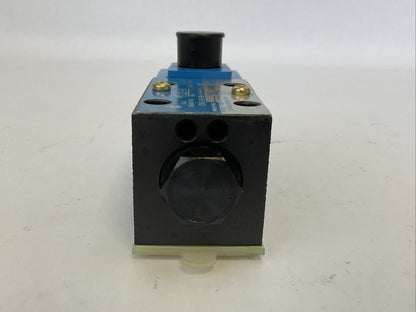 EATON DG4V-3-2A-M-U-B6-60-EN21 HYDRAULIC VALVE VICKERS B 507833 120V60 110V50