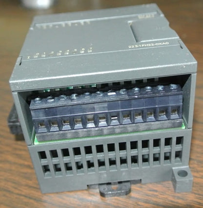 SIEMENS 6ES7 223-1PH22-0XA0  DIGITAL INPUT MODULE 8x24VDC, 15-30V  NEW SURPLUS