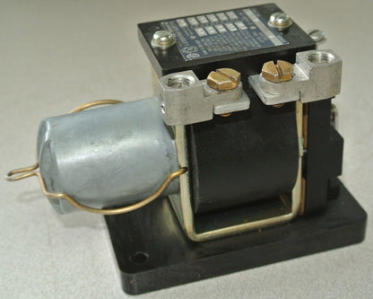 ALLEN-BRADLEY 810-A05A Ser. A MAGNETIC OVERLOAD RELAY 600V 9A AC/DC NEW SURPLUS