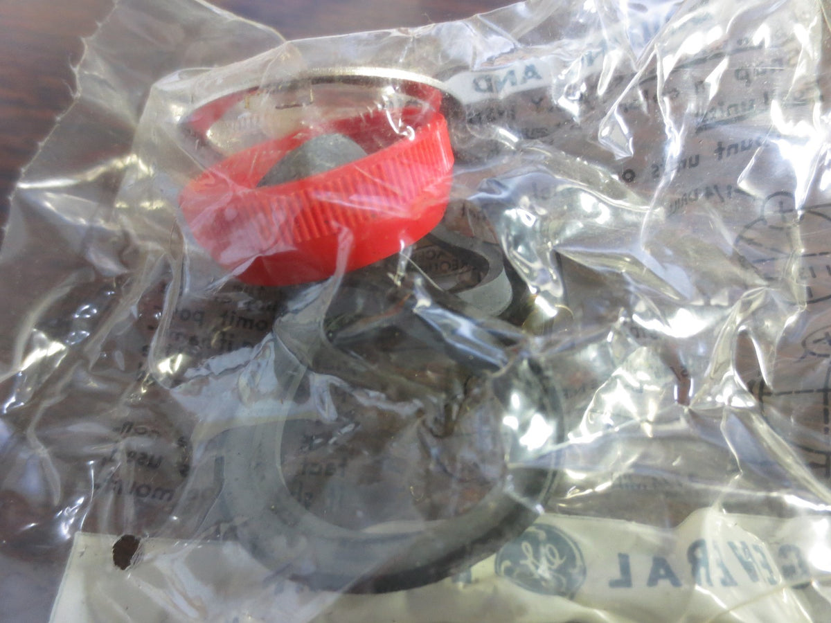 GENERAL ELECTRIC CR2940UA200C HEAVY DUTY OILTIGHT PUSHBUTTON OPERATOR / RED