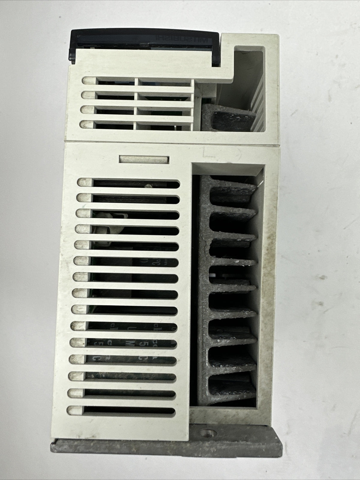 MITSUBISHI MDS-B-SVJ2-06 SERVO DRIVE H/W VER M OUTPUT 3.6A 3PH 170V POWER 0.6kW