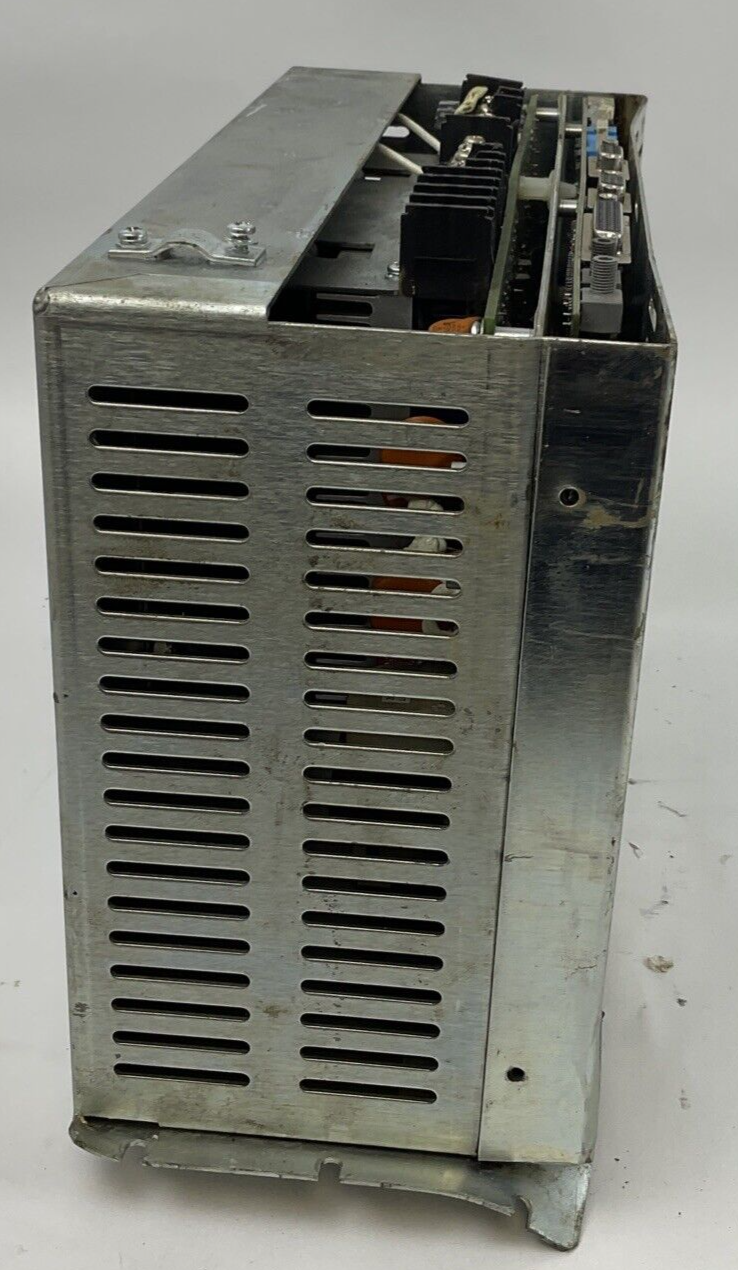 ALLEN BRADELY 2098-DSD-HV030-SE SERVO DRIVE SER.B  3PH FIRM. V1.53 ***PARTS***