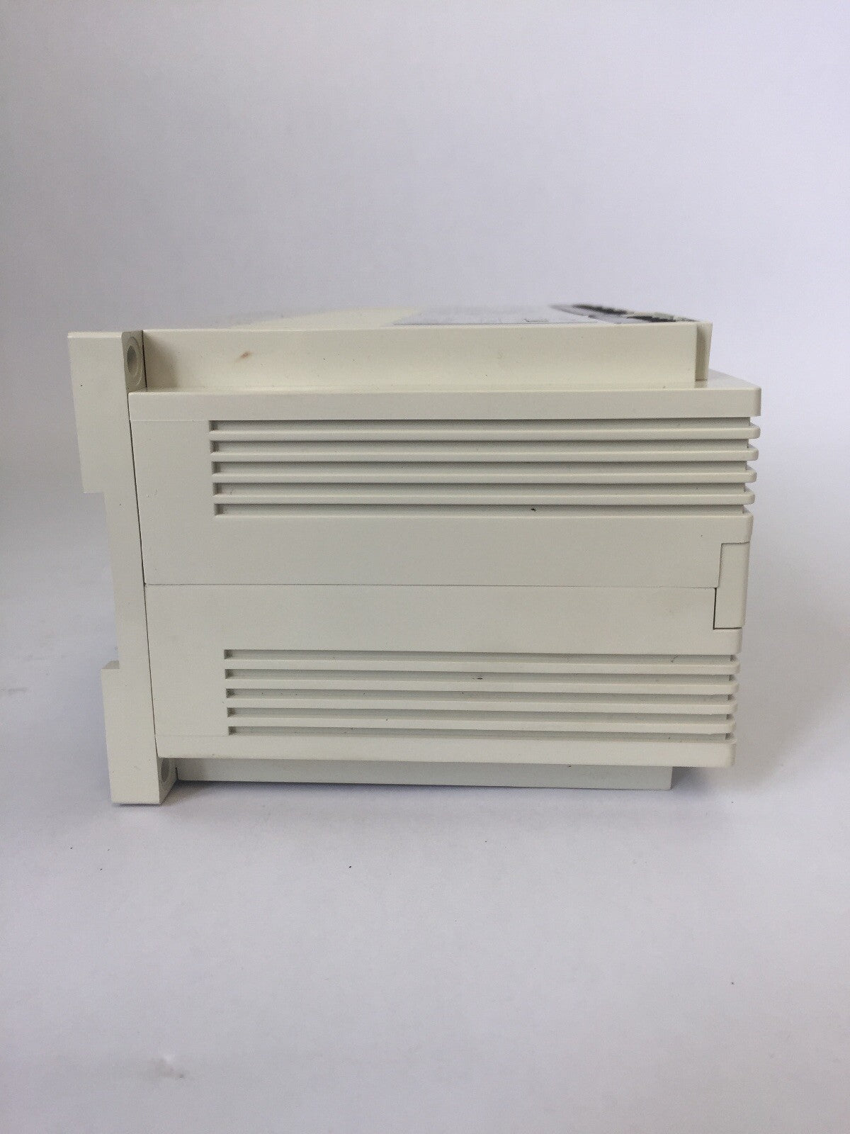 ALLEN BRADLEY 1745-E103 SLC 100 PROGRAMMABLE CONTROLLER  LINE VOLTAGE 100/200VAC