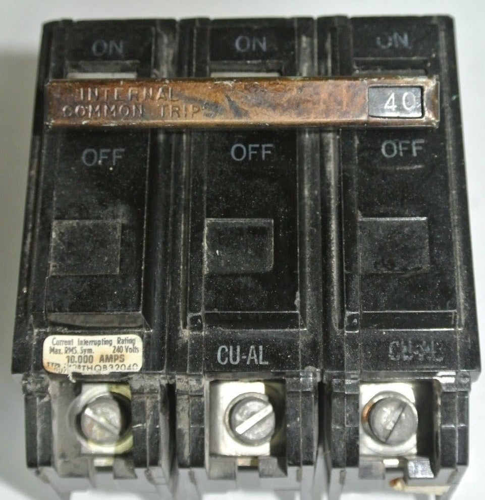 GENERAL ELECTRIC 3-POLE CIRCUIT BREAKER 40A - COMMON-TRIP