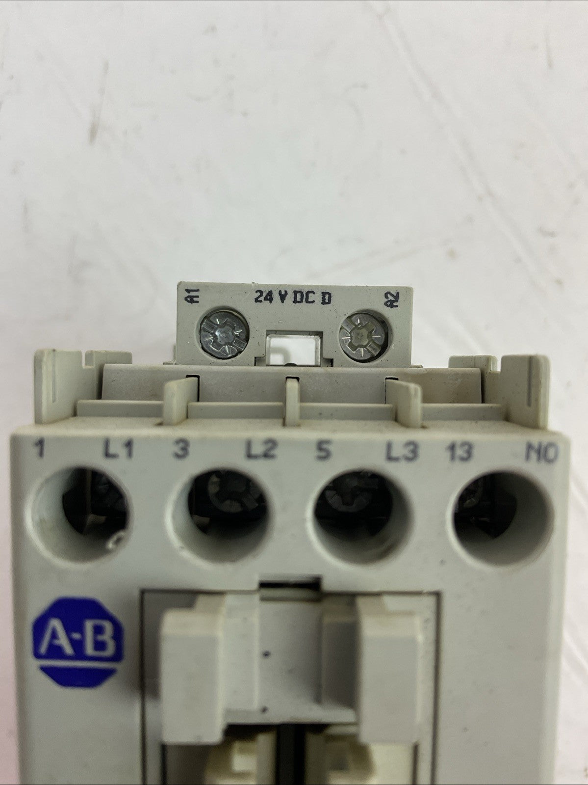 ALLEN BRADLEY STARTER (100-C09D*10 SER A COIL 24VDC + 193-ED1DB 3.2-16A SER C)