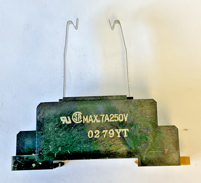 OMRON PYF08A RELAY SOCKET BASE 7A 250V  ***LOTOF4***