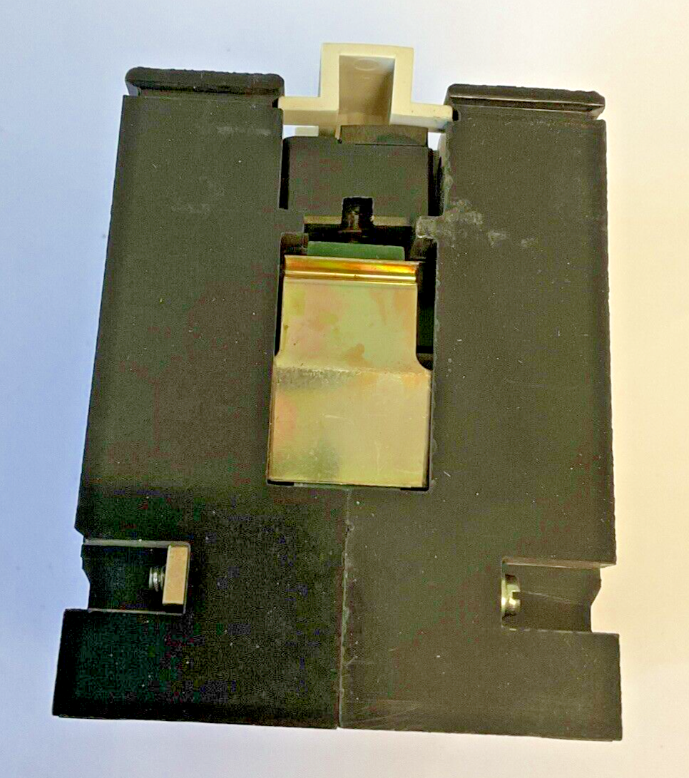 GENERAL ELECTRIC CR122A04731AA INDUSTRIAL RELAY 50HZ 300VAC 10A