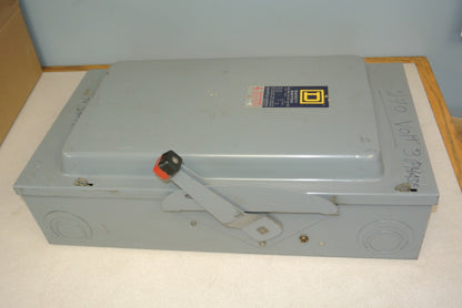 SQUARE D H224N FUSIBLE SAFETY SWITCH / 240V / 200A / H-224-N
