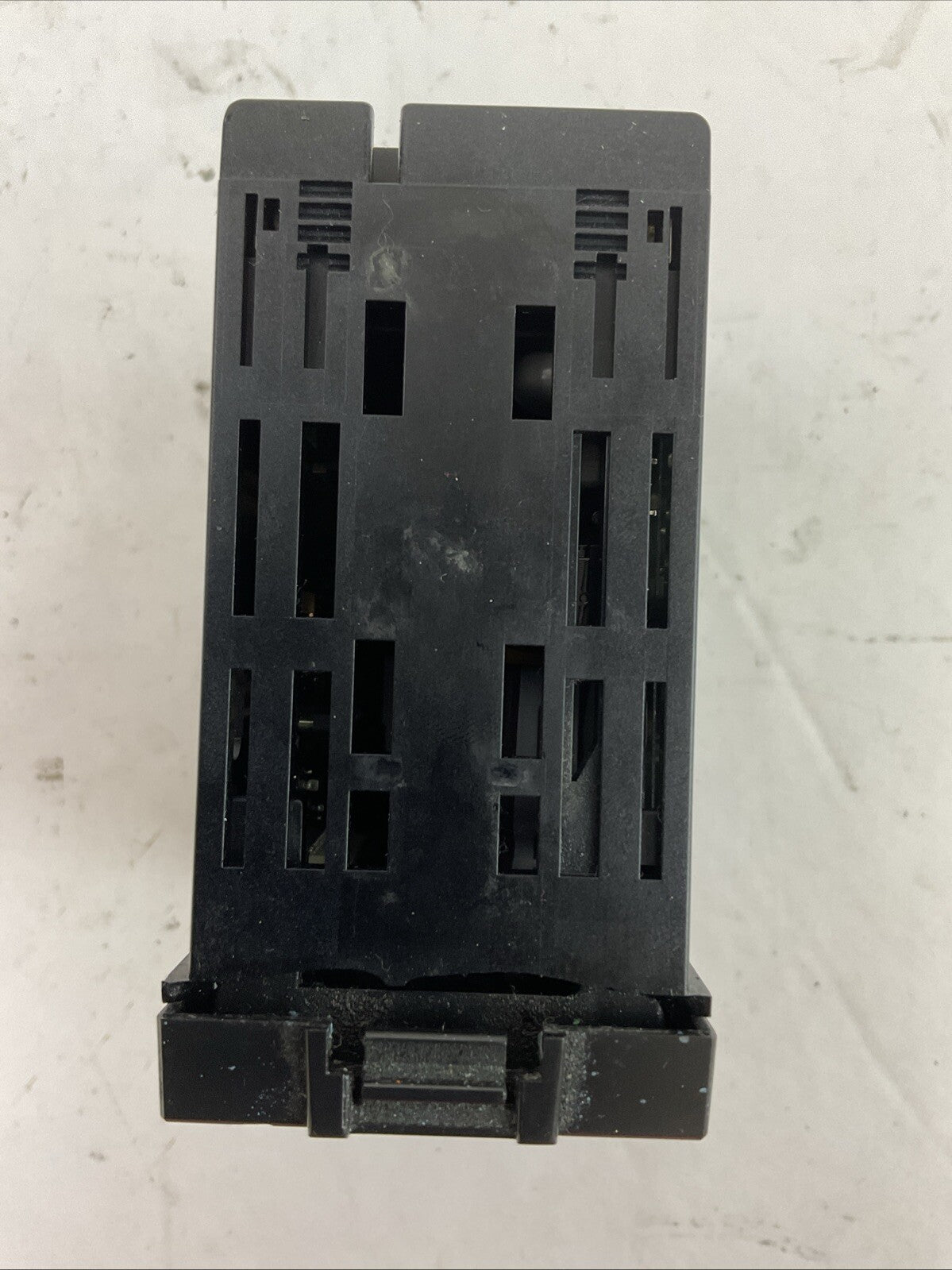 OMRON E5EN-R3MT-500 TEMPERATURE CONTROLLER 100-240VAC 50/60HZ 10VA