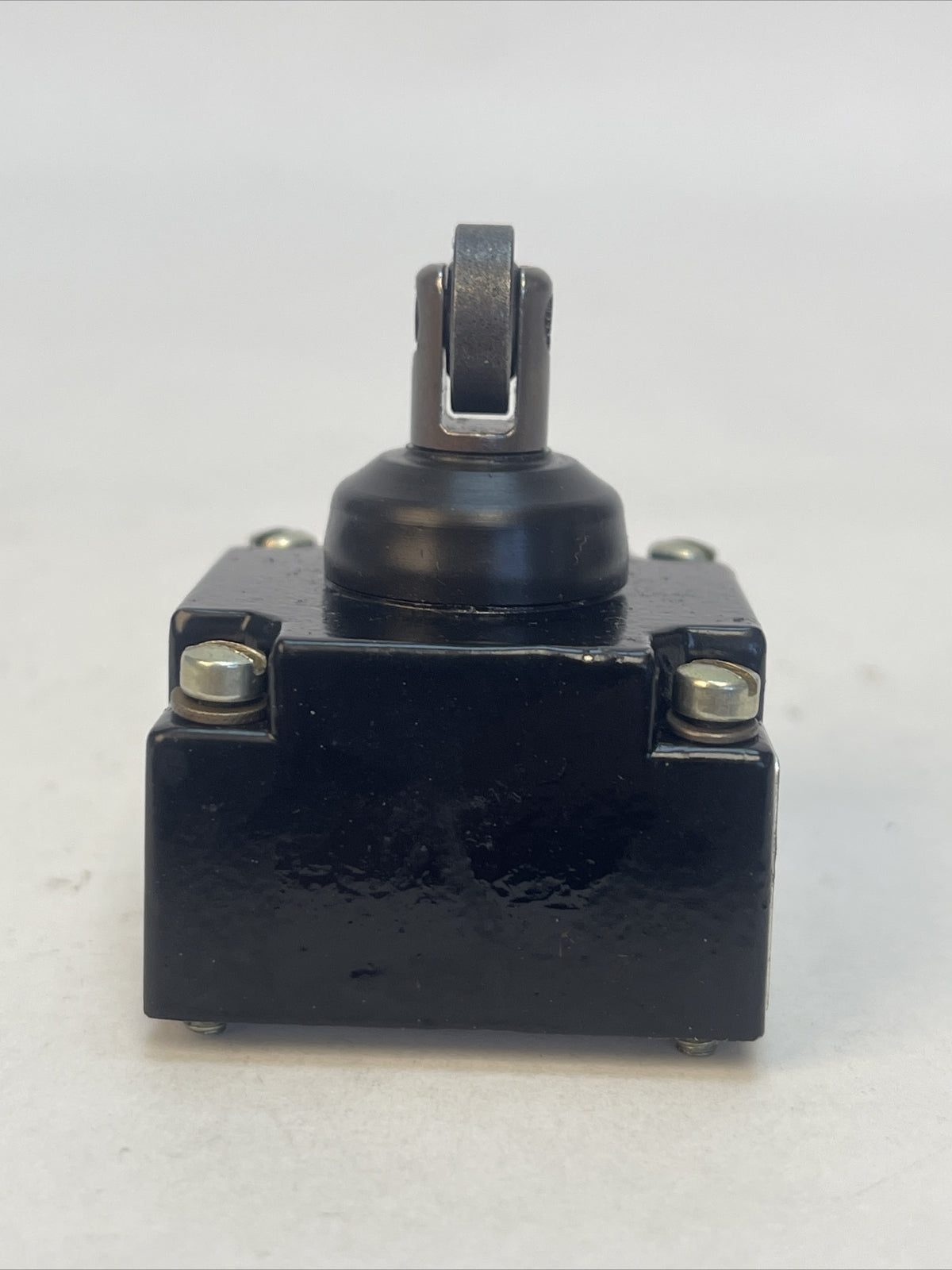 GE CR215GH87 TOP ROLLER PLUNGER HEAD ONLY WITH VITON SEALS FOR PLUG IN LIMIT SWI
