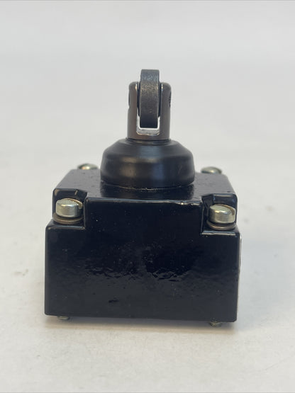 GE CR215GH87 TOP ROLLER PLUNGER HEAD ONLY WITH VITON SEALS FOR PLUG IN LIMIT SWI