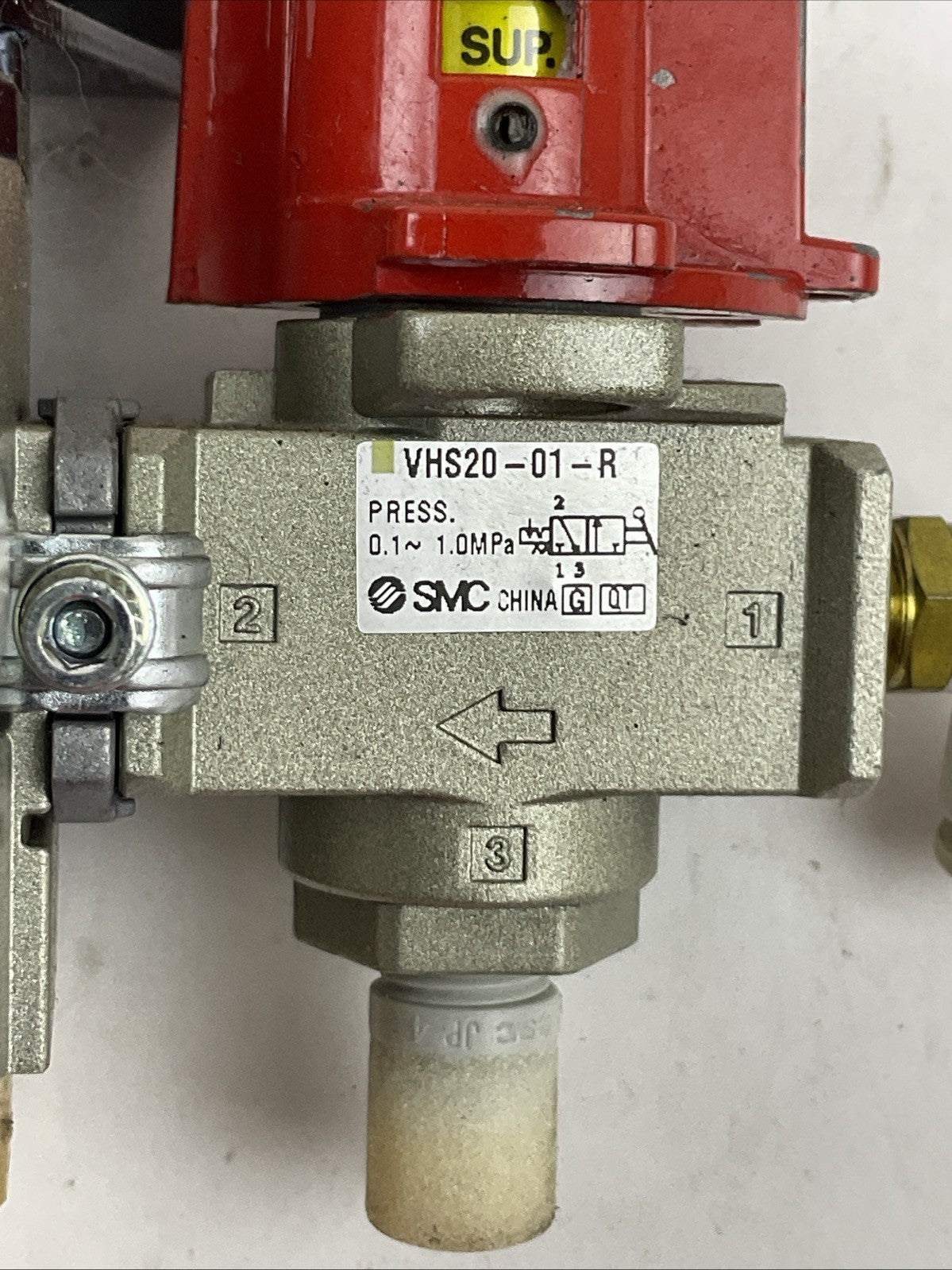 SMC AW20K-01BM-R REGULATOR VHS20-01-R SHUT OFF VALVE