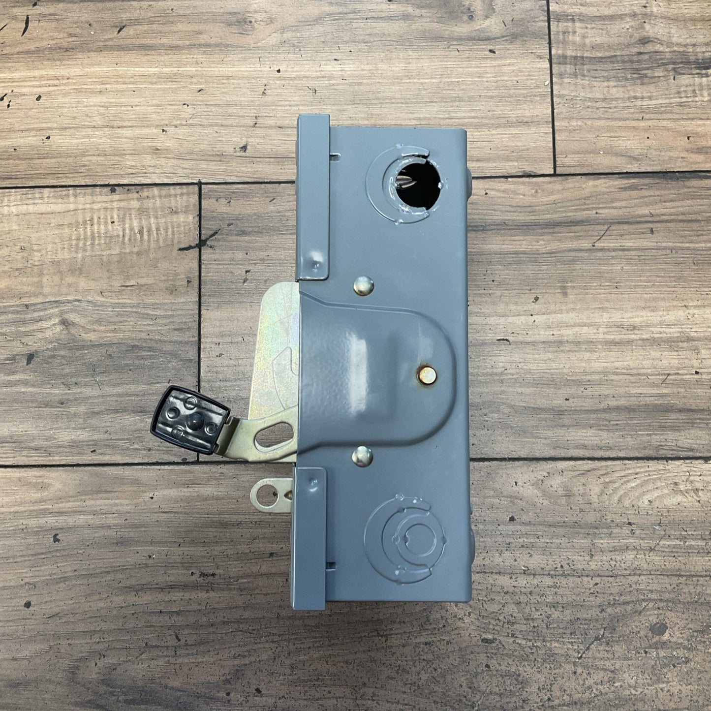 SQUARE D D221N FUSIBLE DISCONNECT SWITCH SER.E3 30A 240VAC 3PH 60HZ